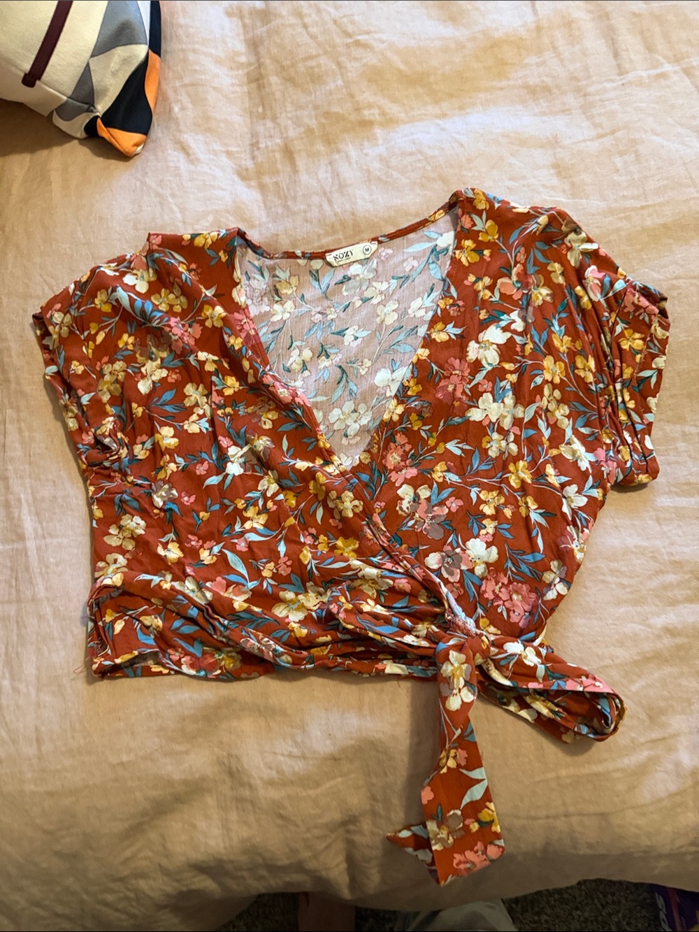 Sozy - Esme Crop Top - Floral Tie-Front Crop Top in Rust Floral